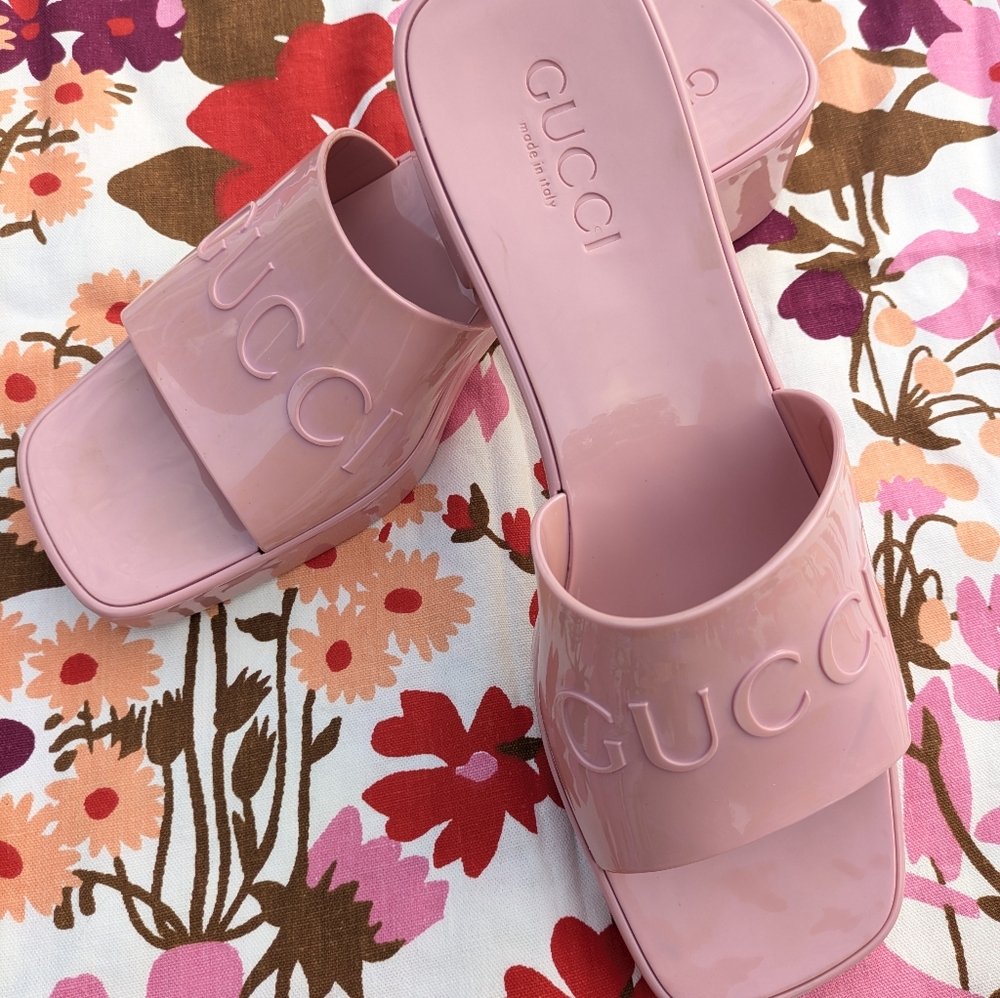 Authentic Gucci Made in Italy Size 41 Sandals
